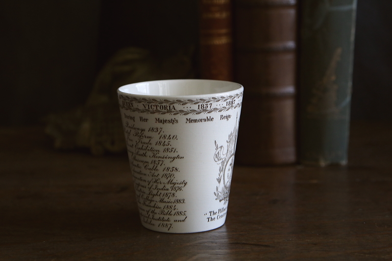 ヴィクトリア女王　ダイヤモンド・ジュビリービーカー　minton ミントン　イギリス　アンティークストリュフ
