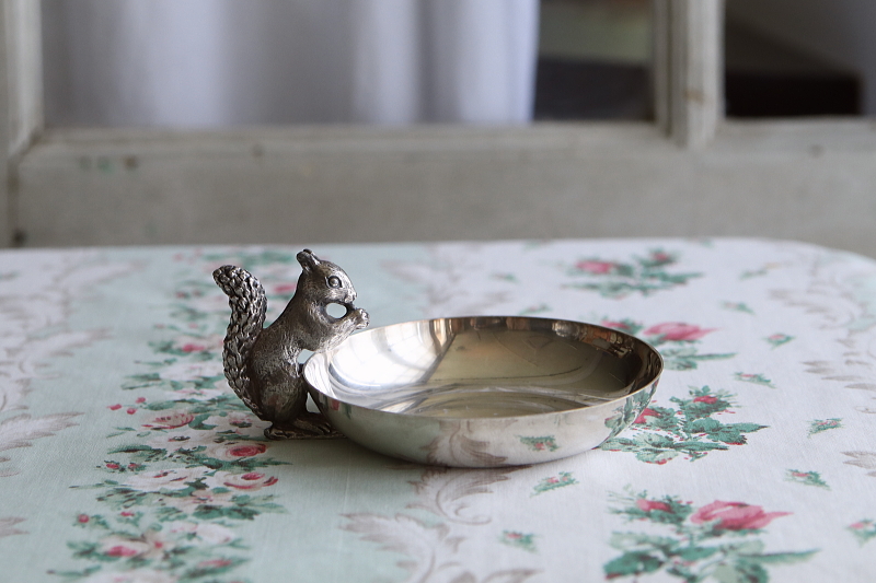 リスのナッツディッシュ　PARKIN SILVERSMITHS ltd イギリス　アンティークストリュフ