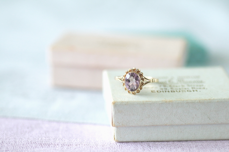 オーバルカットアメシストリング　イギリス　アンティークストリュフ