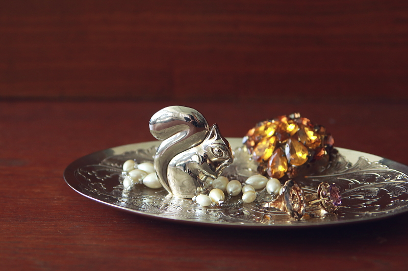 リスのヴィンテージトレイ　イギリス　アンティークストリュフ