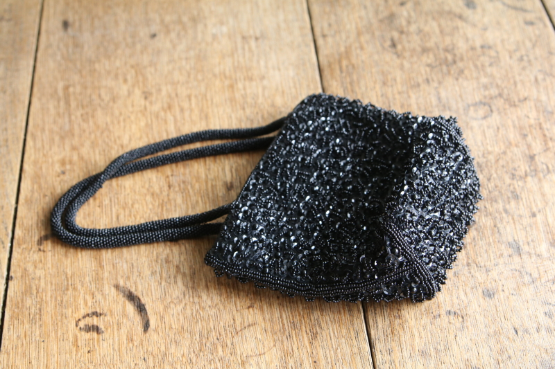 ヴィンテージビーズバッグ　黒ガラス　イギリス　アンティークストリュフ