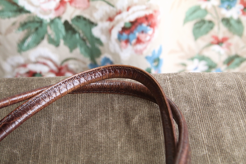 バーガンディレザーのハンドバッグ　イギリス　アンティークストリュフ