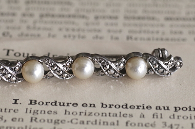 パールとマーカサイトのバーブローチ　ヨーロッパ アンティークストリュフ