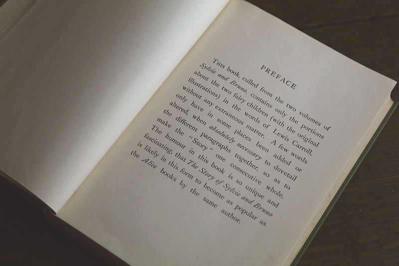 ルイス・キャロルの物語　シルヴィーとブルーノ　イギリス アンティークストリュフ