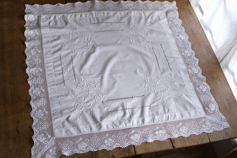 薔薇のクロッシェリネンテーブルクロス　刺繍　イギリス アンティークストリュフ