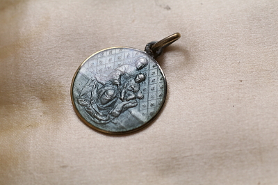 カラーエナメルのメダイ　スペイン　アンティークストリュフ