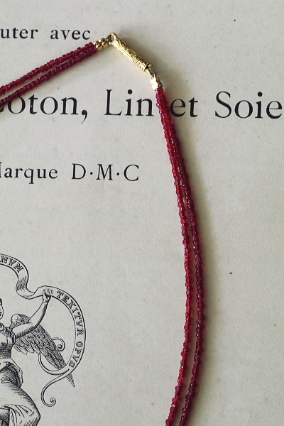 ガーネットガラスビーズ　ヴィクトリアンダブルストランドネックレス　ヨーロッパ　アンティークストリュフ