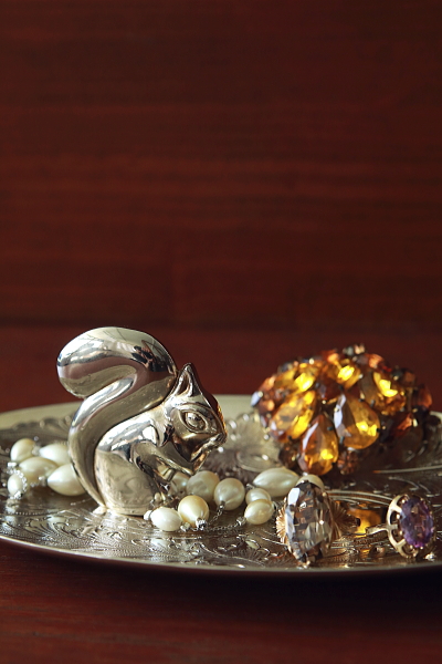 リスのヴィンテージトレイ　イギリス　アンティークストリュフ 20250618