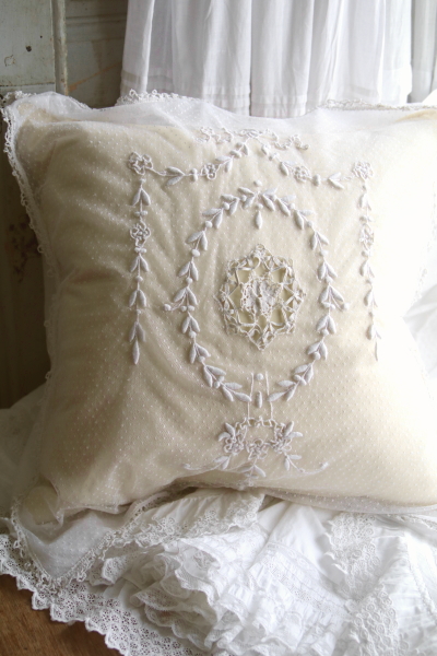 チュールレースクッションカバ- ピローケース　イギリス　アンティークストリュフ 20250717