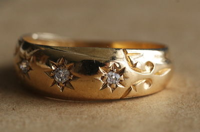 3ストーンダイヤモンドジプシーリング　三つ星　エンゲージリング　マリッジリング　イギリス アンティークストリュフ