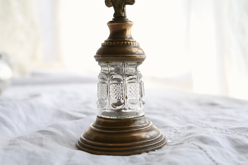 ガラス台の真鍮クロスオーナメント　天使　フランス アンティークストリュフ