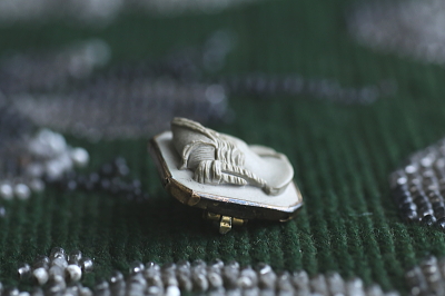 ヴィクトリアン　ラーヴァカメオブローチ　アンティークジュエリー　アクセサリー　イギリス　アンティークストリュフ 20251211