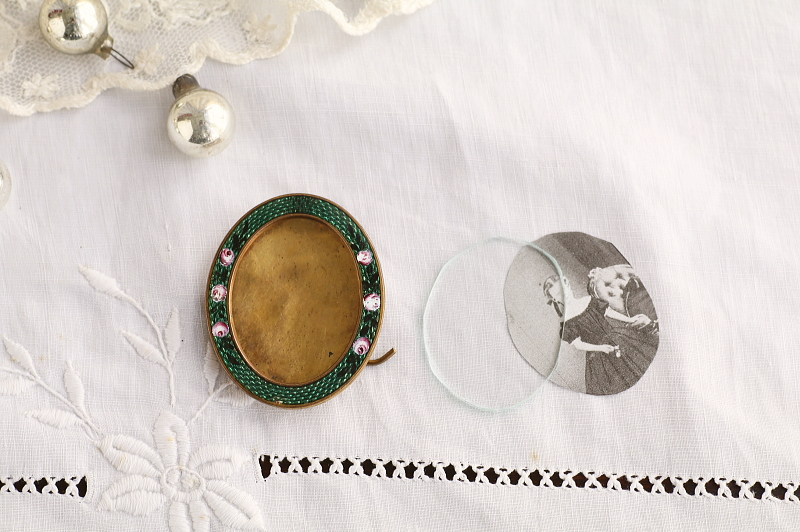 薔薇のエナメルフレーム　ミニフォトスタンド　ヨーロッパ アンティークストリュフ 20251223