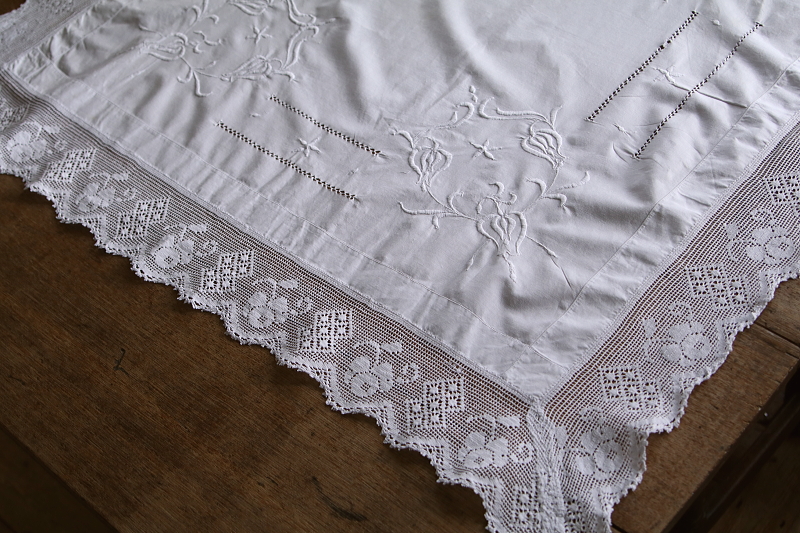 薔薇のクロッシェリネンテーブルクロス　刺繍　イギリス アンティークストリュフ