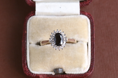 オーバルブルーサファイア　ダイヤモンドリング　イギリス　アンティークストリュフ