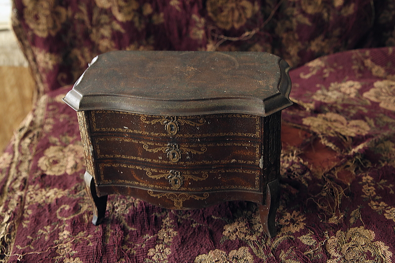 Mcvitie and Price　マクビティ　ビスケット缶　アンティークストリュフ