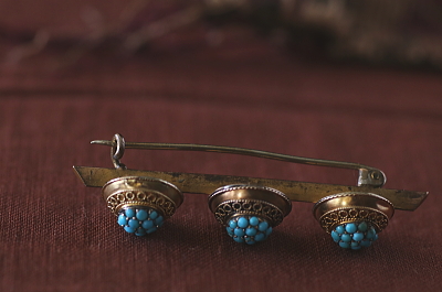 ヴィクトリアンターコイズバーブローチ　イギリス　アンティークストリュフ