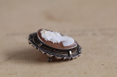 シルバーフレームカメオペンダントブローチ　イタリア　アンティークストリュフ