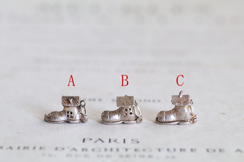 靴の家のシルバーチャーム　ヴィンテージ　イギリス　アンティークストリュフ