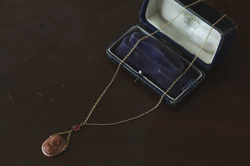 ラーヴァカメオガーネットペンダント　イタリア　アンティークストリュフ