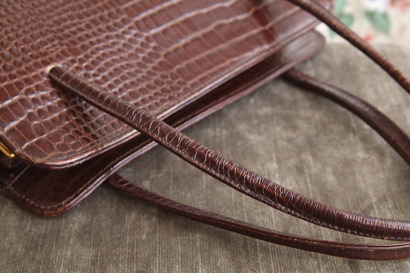 バーガンディレザーのハンドバッグ　イギリス　アンティークストリュフ