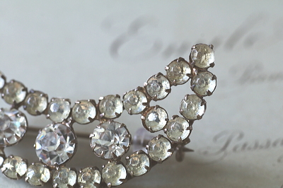 オールドペーストクレッセントブローチ　ヨーロッパ アンティークストリュフ