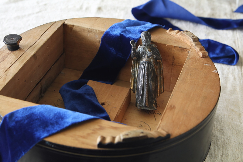 聖人のスタチュー　メタル聖像　フランス　アンティークストリュフ