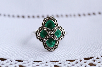 ギロッシュエナメル　マーカサイト　シルバーリング　四葉のクローバー　ヨーロッパ アンティークストリュフ