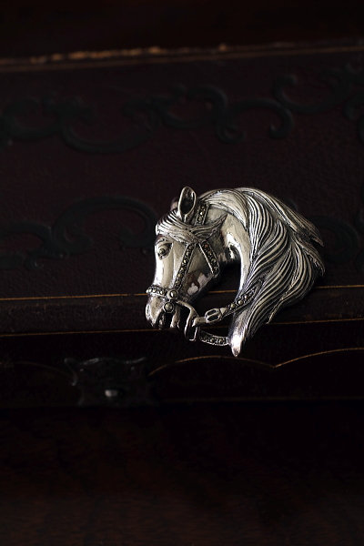 ホースヘッドシルバーブローチ　ヴィンテージ　ヨーロッパ アンティークストリュフ