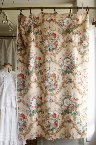 ヴィンテージプリントファブリック　ロココの薔薇　sanderson イギリス アンティークストリュフ
