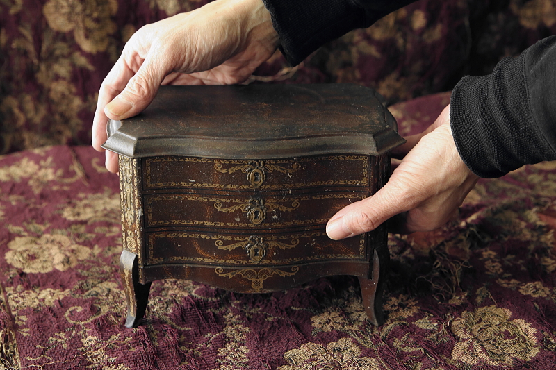 Mcvitie and Price　マクビティ　ビスケット缶　アンティークストリュフ