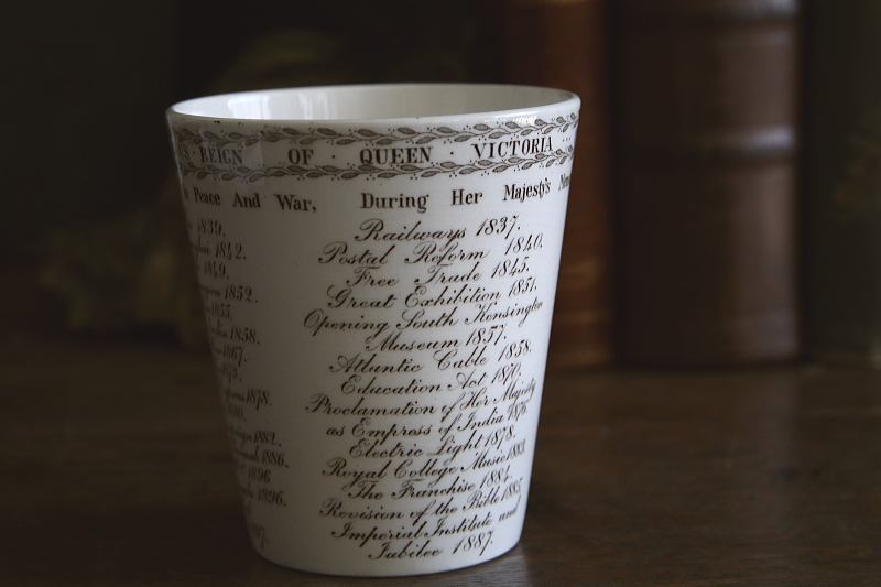 ヴィクトリア女王　ダイヤモンド・ジュビリービーカー　minton ミントン　イギリス　アンティークストリュフ