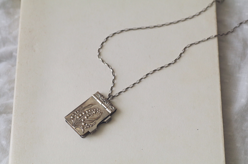 鈴蘭のカルネドバル　フランス　アンティークストリュフ