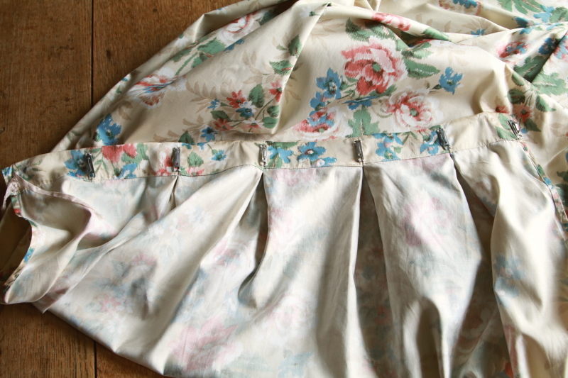 ローズプリントカーテン　イギリス　アンティークストリュフ