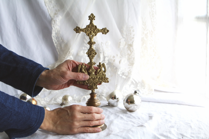 ガラス台の真鍮クロスオーナメント　天使　フランス アンティークストリュフ