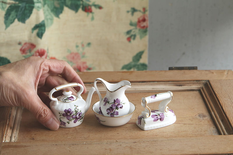スミレのミニチュア陶器　hammersley イギリス アンティークストリュフ