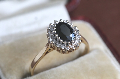 オーバルブルーサファイア　ダイヤモンドリング　イギリス　アンティークストリュフ