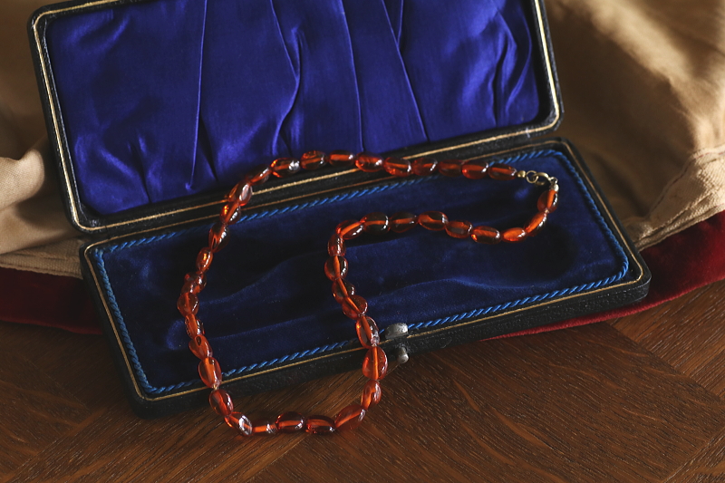 アンバービーズネックレス　ヴィンテージ　ヨーロッパ　アンティークストリュフ