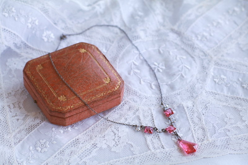 ピンクガラスシルバーネックレス　ヨーロッパ　アンティークストリュフ