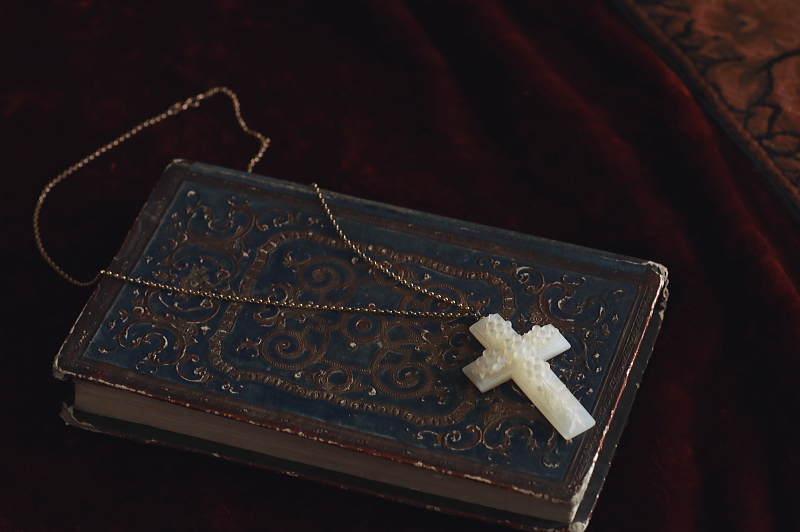 ベツレヘムパール　花十字ペンダント　パレスチナ　アンティークストリュフ