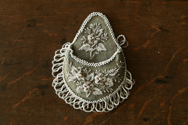 ヴィクトリアンビーズワークウォッチポケット　イギリス　アンティークストリュフ