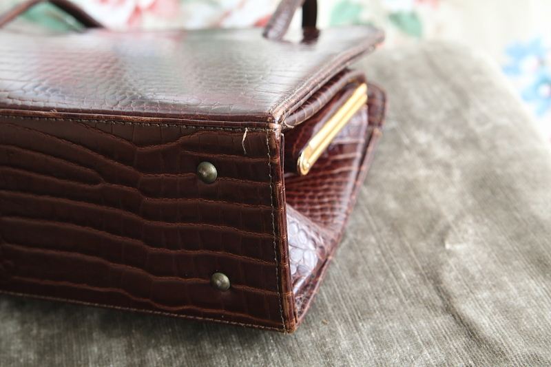 バーガンディレザーのハンドバッグ　イギリス　アンティークストリュフ