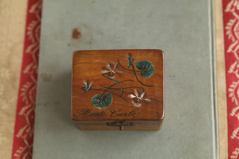 オリーブウッドのジュエリーボックス　菫　モンテカルロ　モナコ アンティークストリュフ