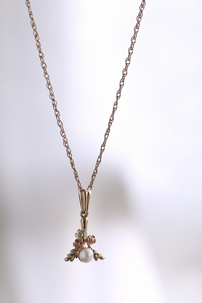 ツートーンゴールド　ベビーパールペンダント　ヴィンテージジュエリー　イギリス　アンティークストリュフ 20251218