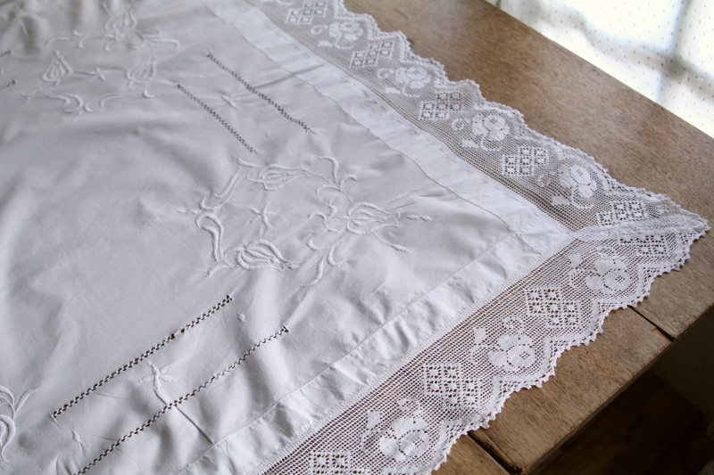 薔薇のクロッシェリネンテーブルクロス　刺繍　イギリス アンティークストリュフ