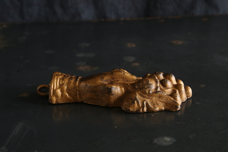 葡萄を持つ手のカーテンウェイト　フランス アンティークストリュフ