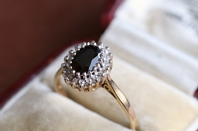 オーバルブルーサファイア　ダイヤモンドリング　イギリス　アンティークストリュフ