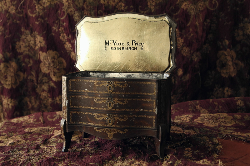 Mcvitie and Price　マクビティ　ビスケット缶　アンティークストリュフ