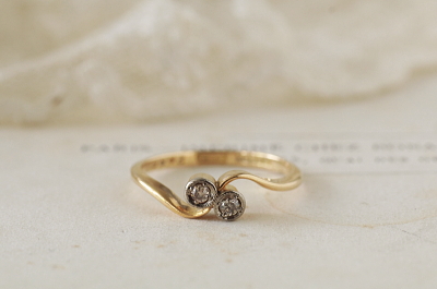 オールドカットダイヤモンド　トワ・エ・モアリング　イギリス　アンティークストリュフ