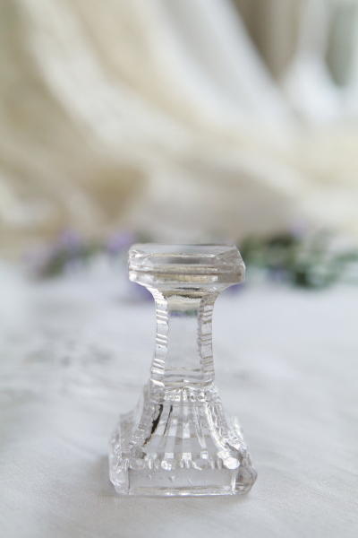 プレスガラスのアクセサリースタンド　フランス　アンティークストリュフ